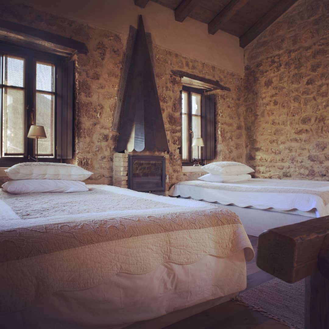 Stone bedroom with fireplace at Re-Green